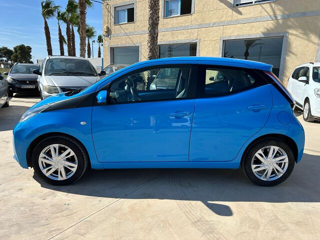 TOYOTA AYGO 1.0 XPLAY SPANISH LHD IN SPAIN 25000 MILES SUPERB 2017